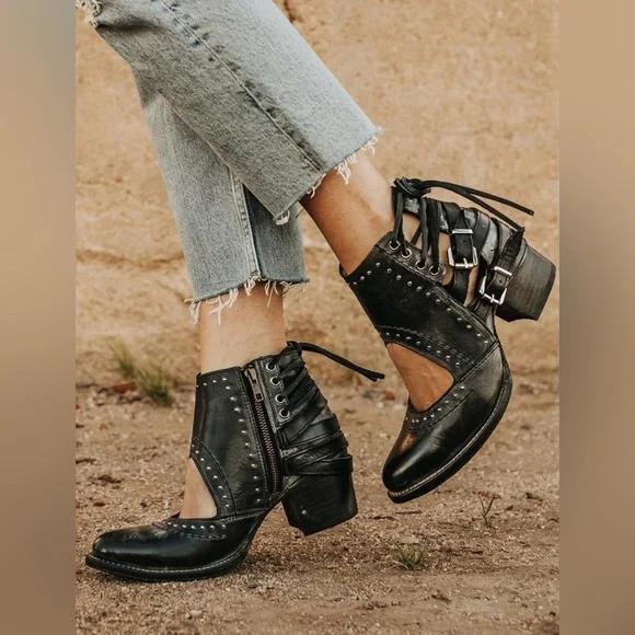 FREEBIRD Desert in black. - Picture 1 of 8